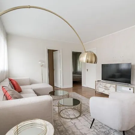 A Refined 2-bedroom Close Avenue Foch Apartamento