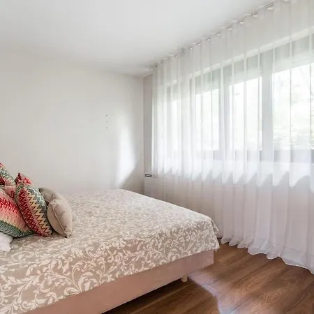 A Refined 2-bedroom Close Avenue Foch * Paris