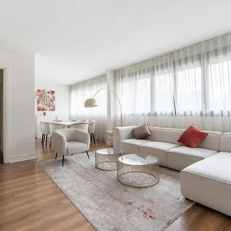 A Refined 2-bedroom Close Avenue Foch Apartment Paris
