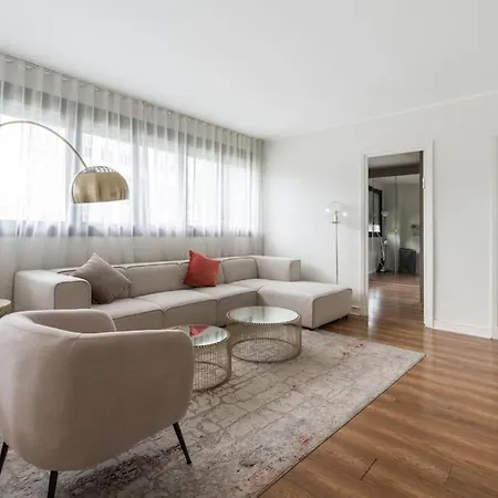 A Refined 2-bedroom Close Avenue Foch *